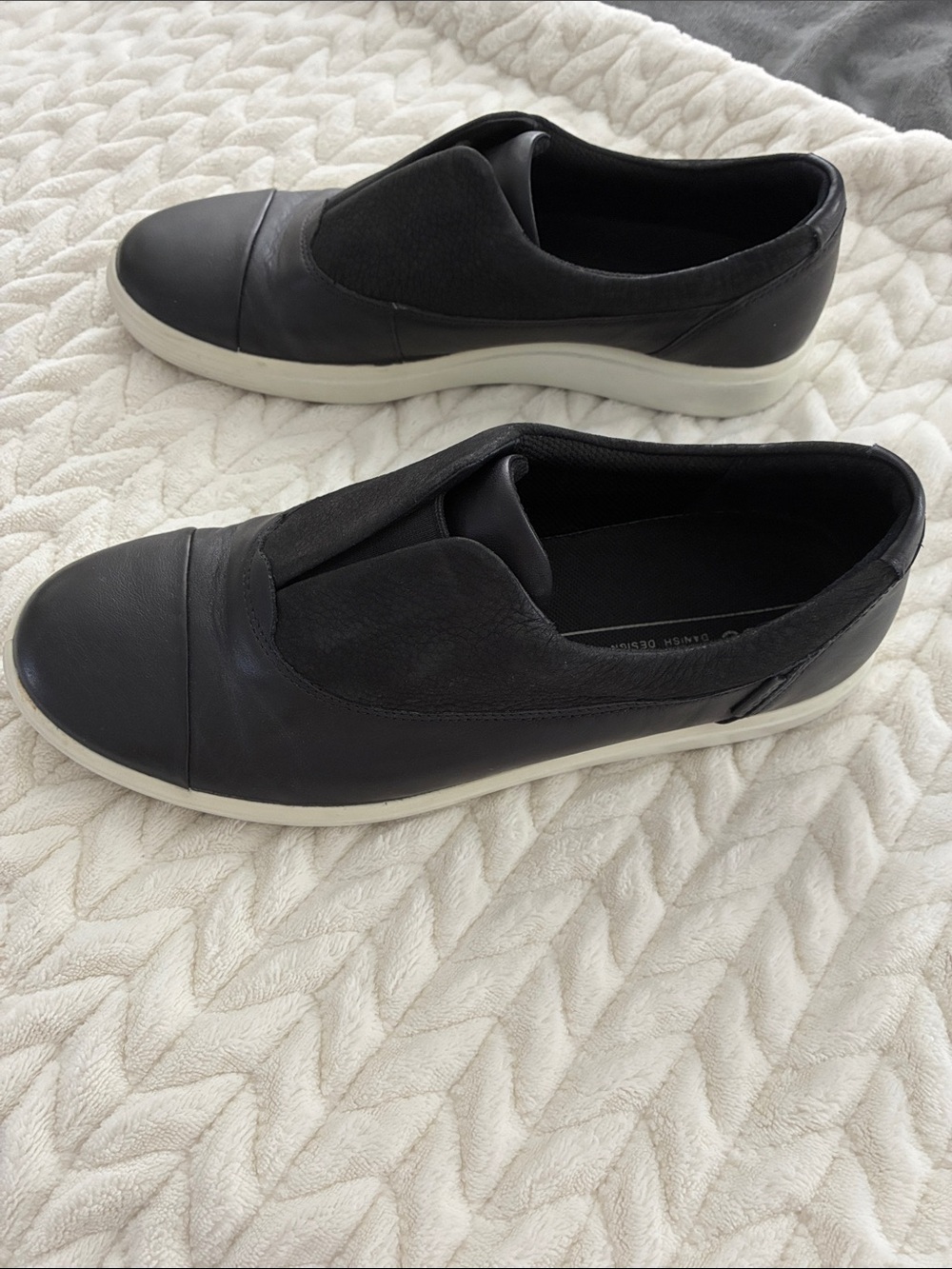 Ecco Black Leather Slip-On Loafers with White Sole Size 39 (8.5) - Picture 6 of 7